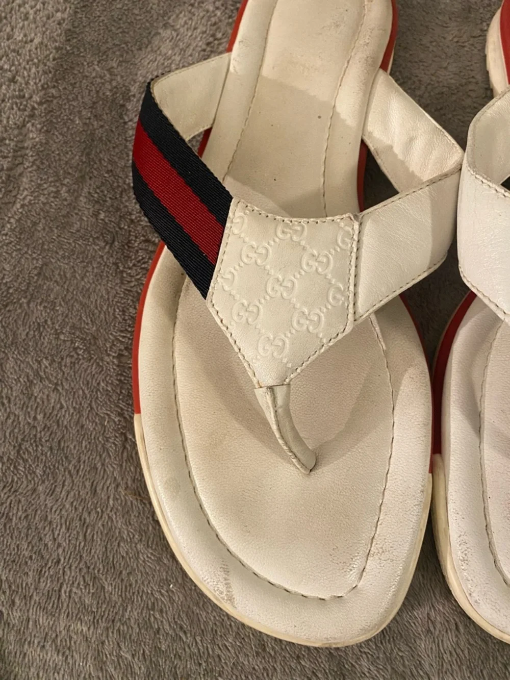 Gucci White Leather Flip Flop Sandals with Red and Blue Stripe - Picture 3 of 7